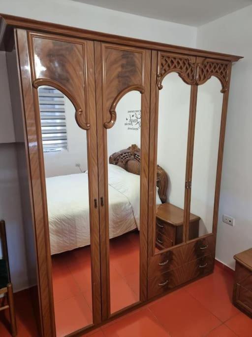 Een bed of bedden in een kamer bij Aunt's Place