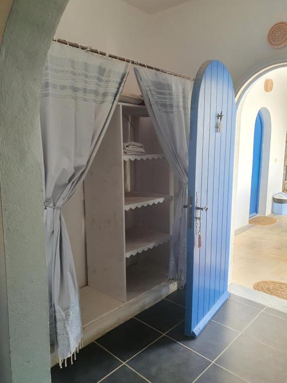 Postel nebo postele na pokoji v ubytování Dar Chick Yahia Ile De Djerba