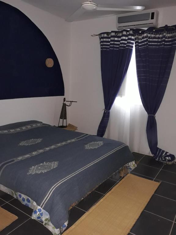 Postel nebo postele na pokoji v ubytování Dar Chick Yahia Ile De Djerba