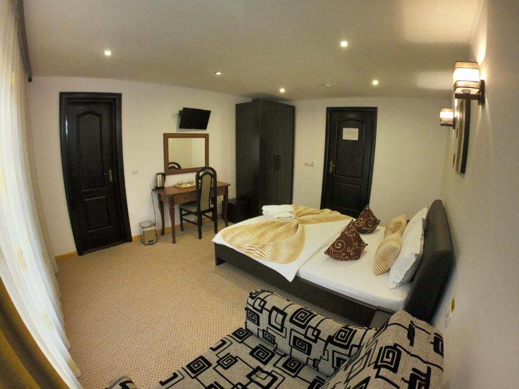 Iris Bucovina - Deluxe Family Room
