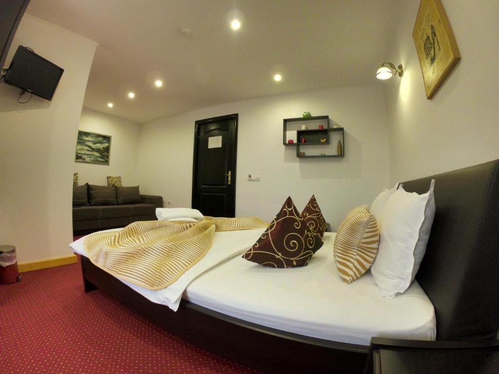 Iris Bucovina - Deluxe Family Room