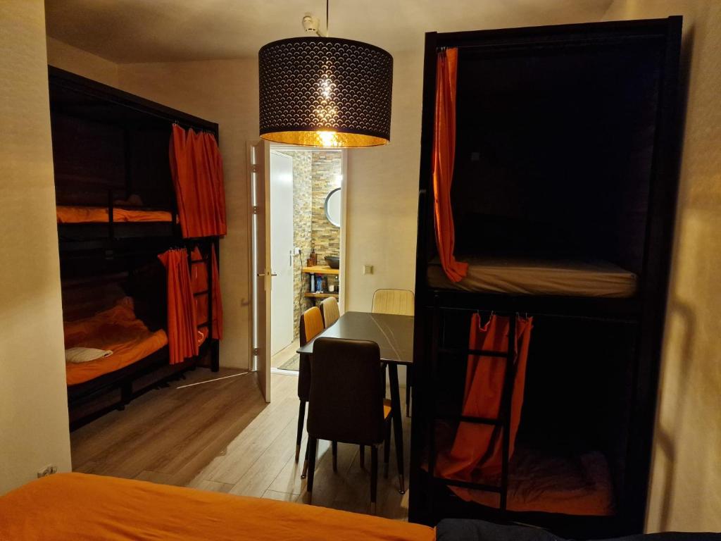 Postel nebo postele na pokoji v ubytování Recharge Hostel