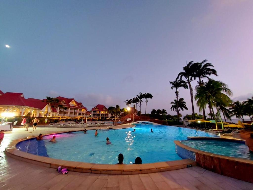 Bazén v ubytování Studio village vacances sainte luce C6 nebo v jeho okolí