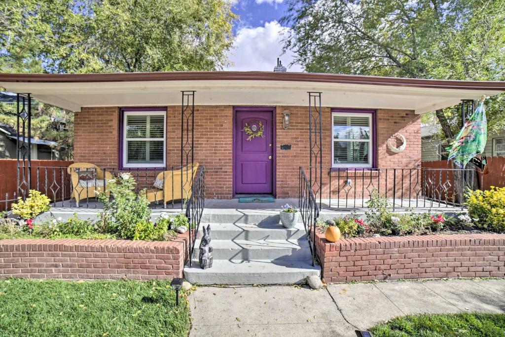 Zahrada ubytování Walk to Midtown Reno Retreat with Furnished Deck!
