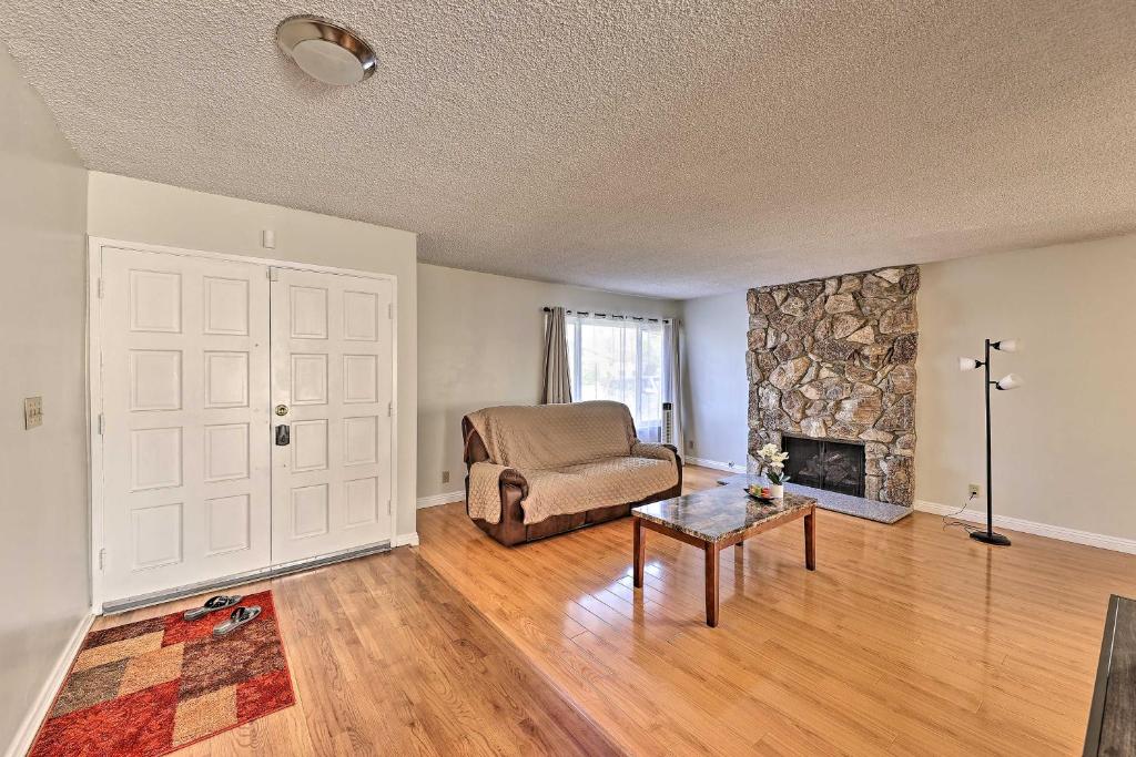 Anaheim Home with Sunny Patio 3 Mi to Disney!, Anaheim Updated 2023