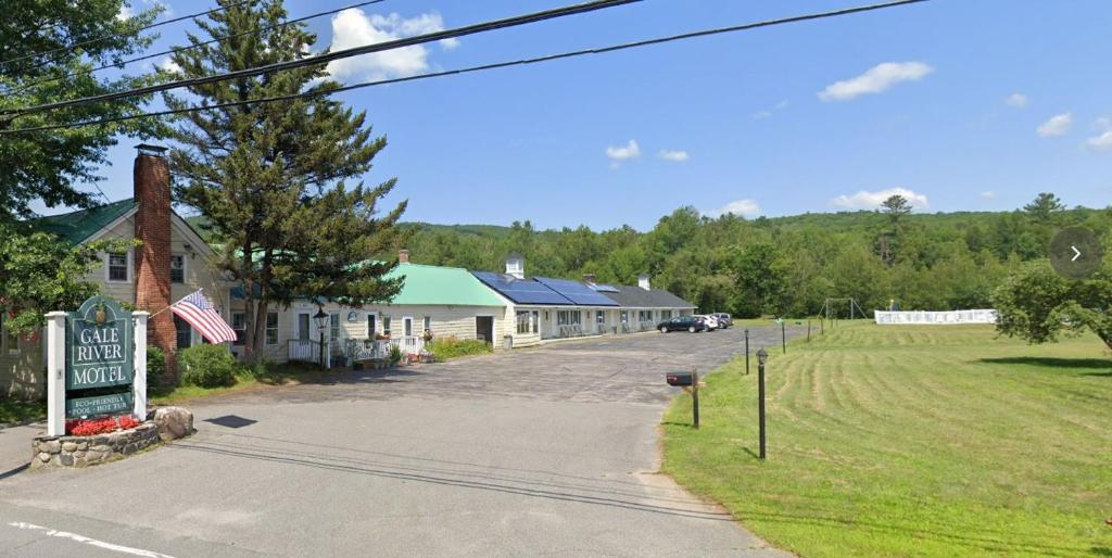 an empty street in a small town with a building at Gale River Motel in Franconia