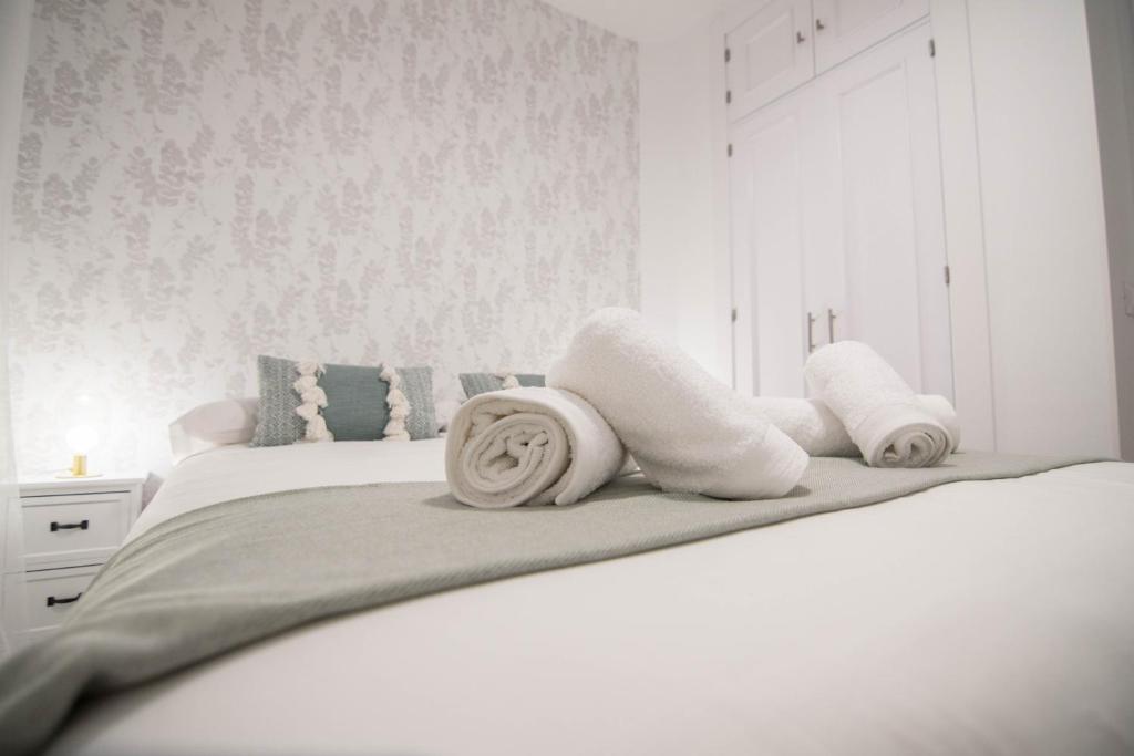 Posteľ alebo postele v izbe v ubytovaní NEW! Luxury CITY CENTER & 2 BALCONIES