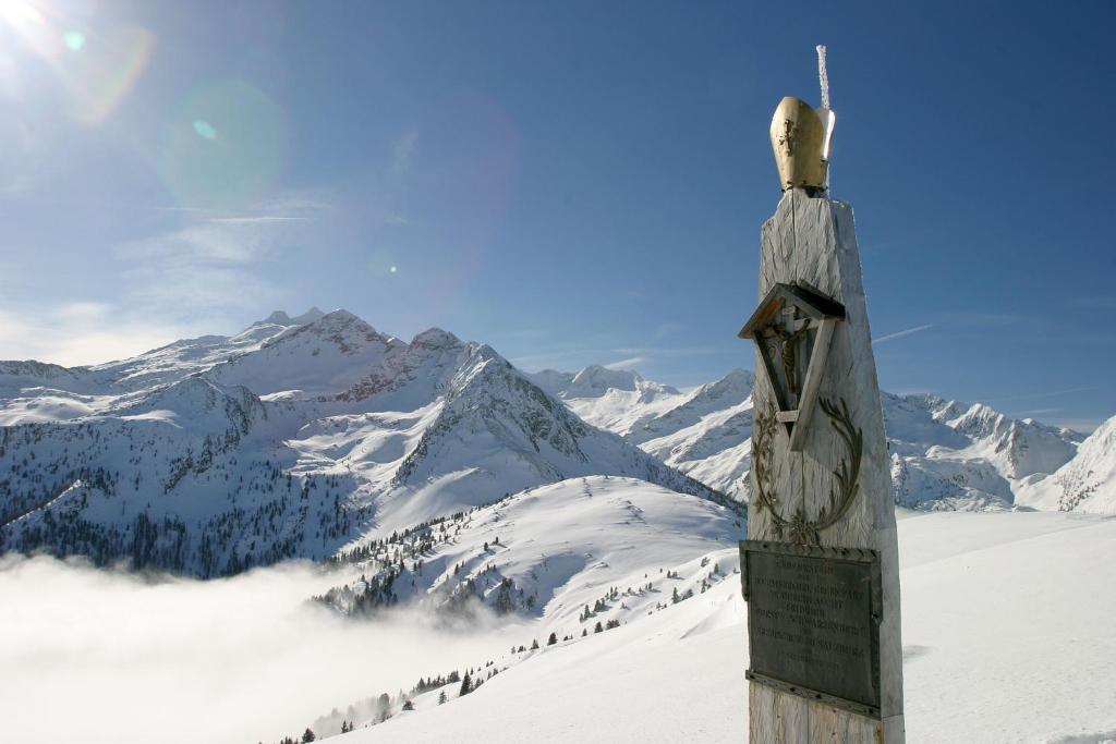 a totem pole on top of a snowy mountain at AppartMO - Zillertal Arena, Hohe Tauern, Salzburgerland, Krimml, Hochkrimml in Krimml