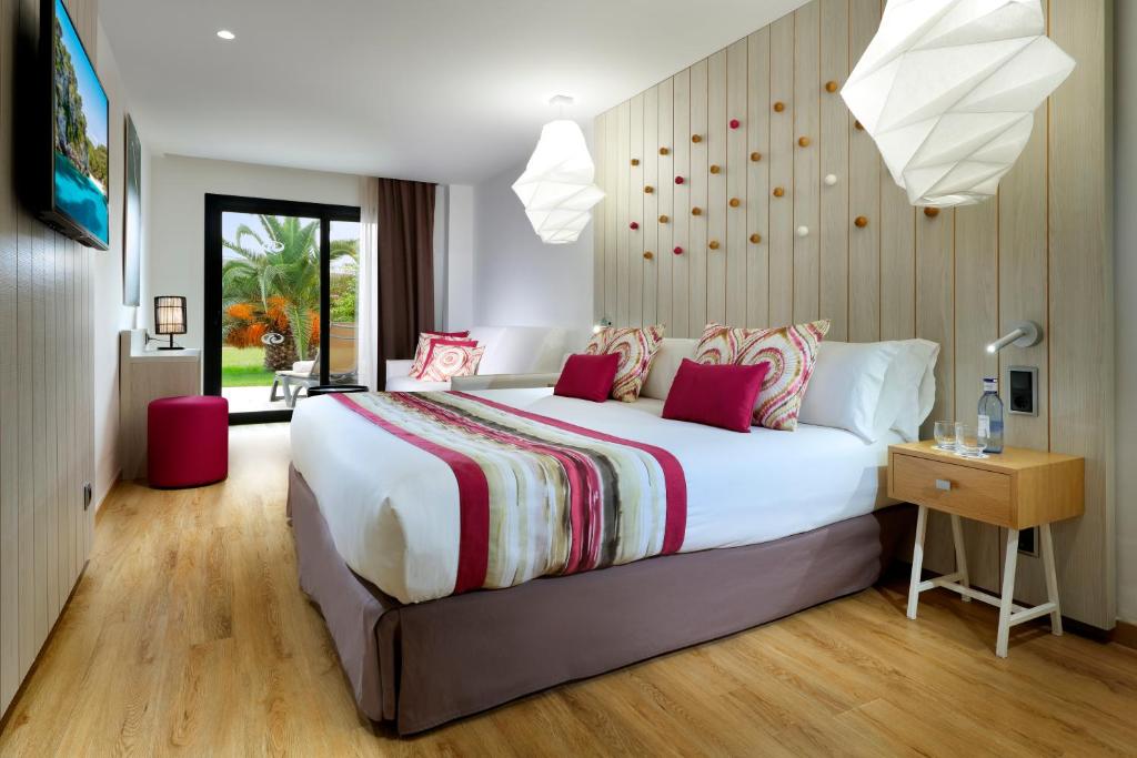 Grand Palladium White Island Resort & Spa - All Inclusive ...