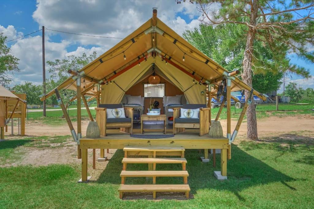 Idyllic Safari Tent at BeeWeaver Honey Farm