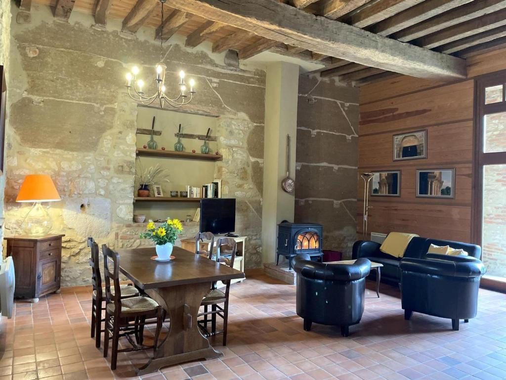 Ancienne Bergerie Restaurée avec Animaux Acceptés - FR-1-489-13 - Holiday Home (4 Adults)