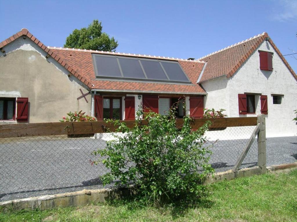 a house with a solar panel on the roof at Gîte Dompierre-sur-Besbre, 4 pièces, 6 personnes - FR-1-489-51 in Dompierre-sur-Besbre