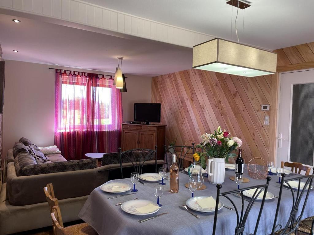 Gîte champêtre rénové avec jardin et équipements modernes à Pierrefitte-sur-Loire - FR-1-489-334 - Casa De Vacaciones (9 Adultos)