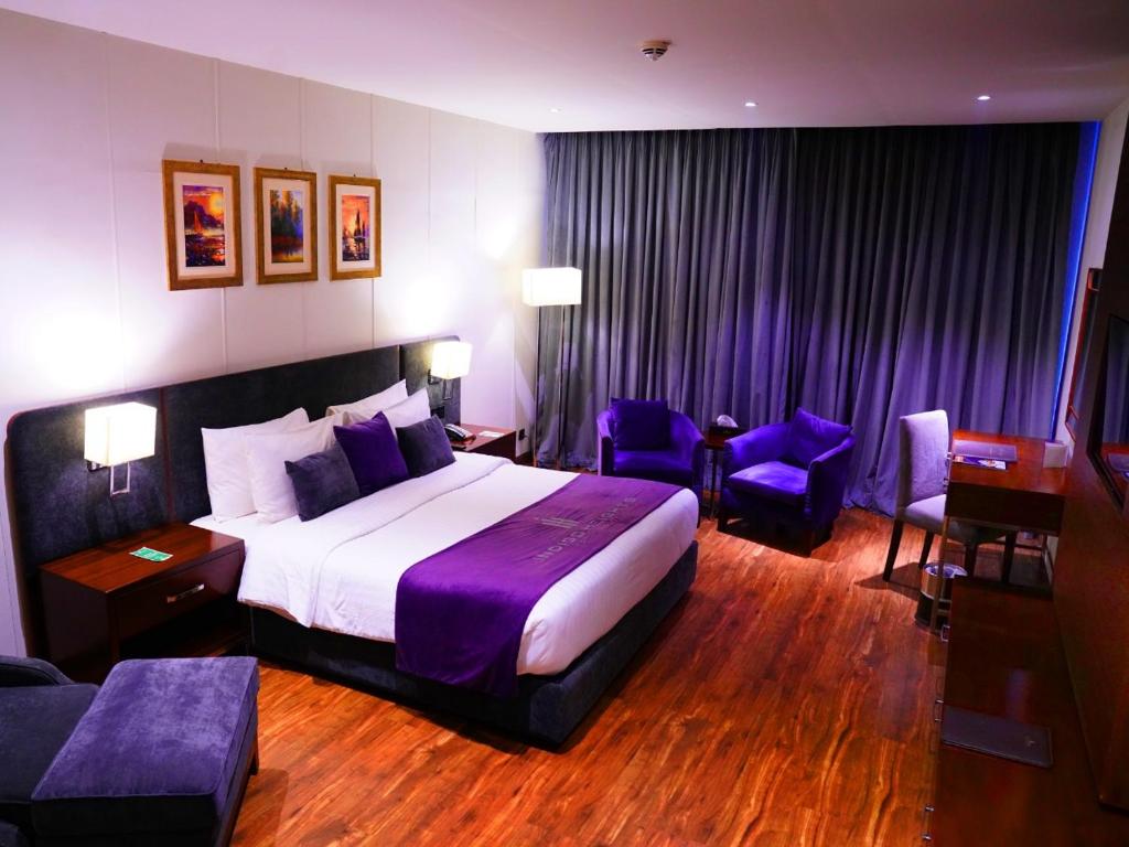 Indigo Heights Hotel & Suitesにあるベッド