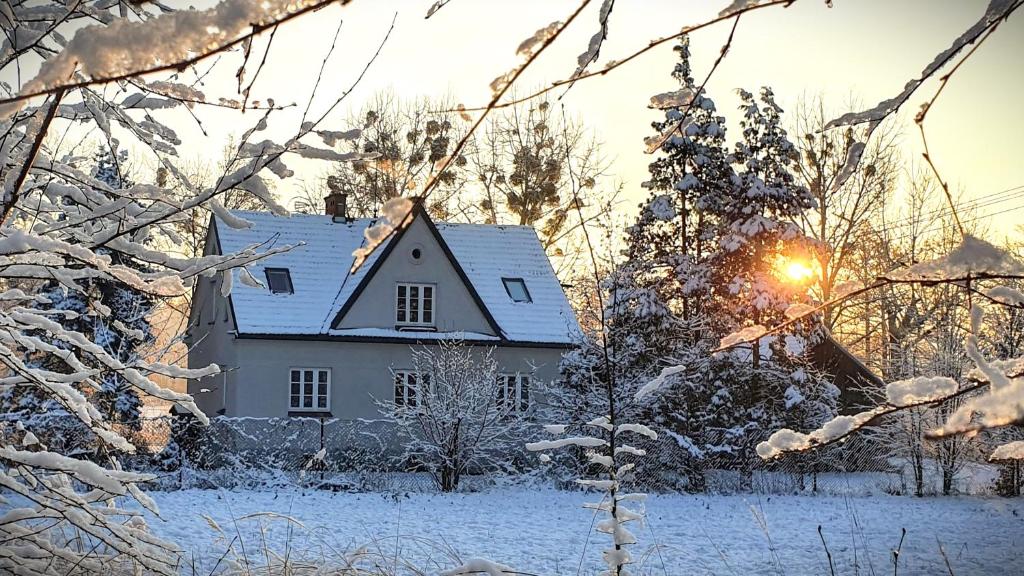 Το Nasz Dębowiec - dom dla 15 osób, sauna, widok na staw, wielka działka τον χειμώνα