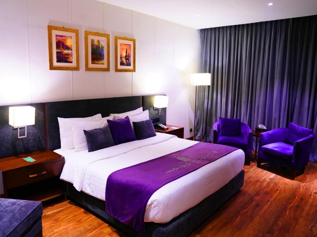 Indigo Heights Hotel & Suitesにあるベッド