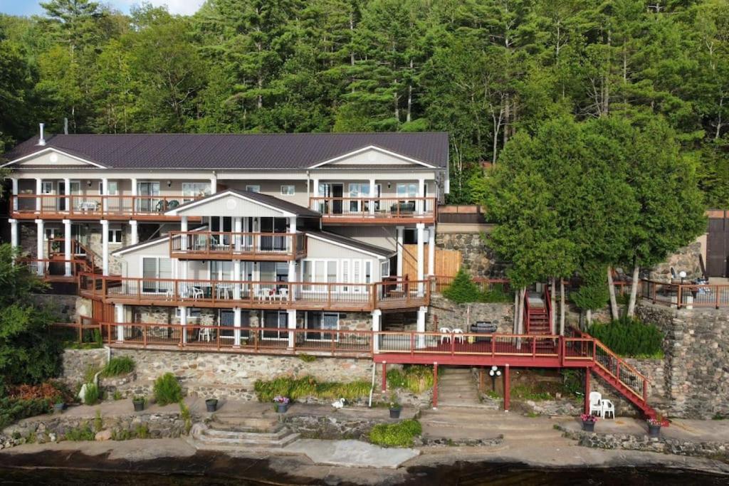 Wollaston Castle with a Waterfront, Coe Hill (updated prices 2024)