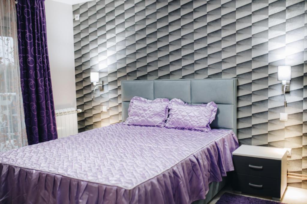 Postel nebo postele na pokoji v ubytování Garni Hotel Radović