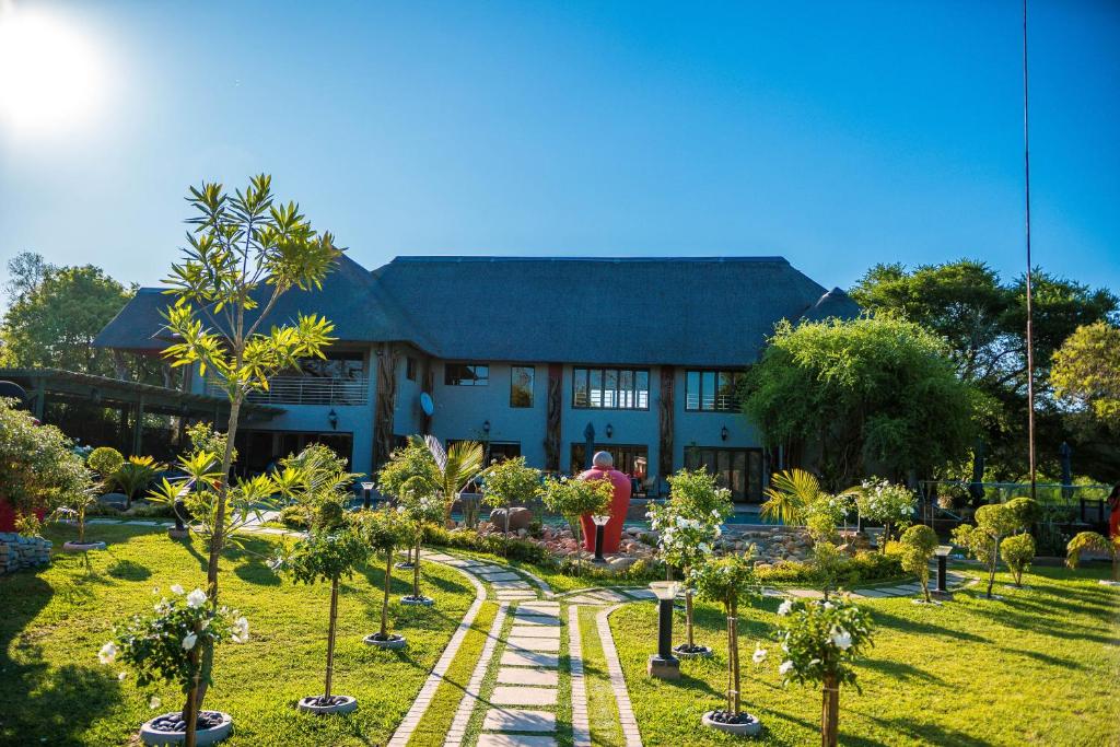 Gallery image of Xirhandziwa M Lodge in Thulamahashi