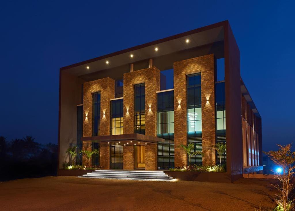 Who Hotel Kolhapur nearby natural attractions