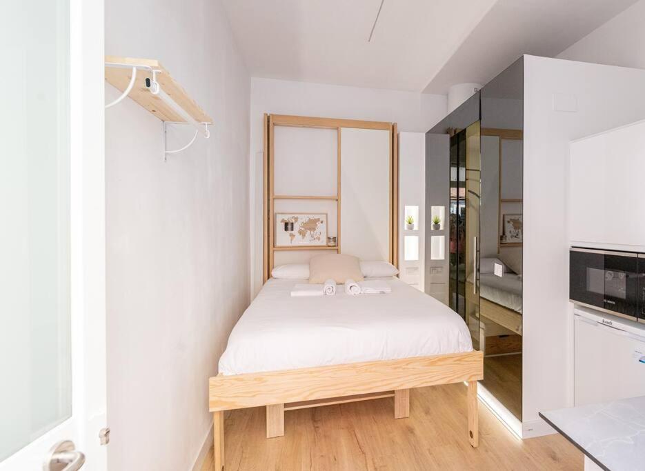 Postel nebo postele na pokoji v ubytování Coqueto apartamento cerca Bravo Murillo WIFI
