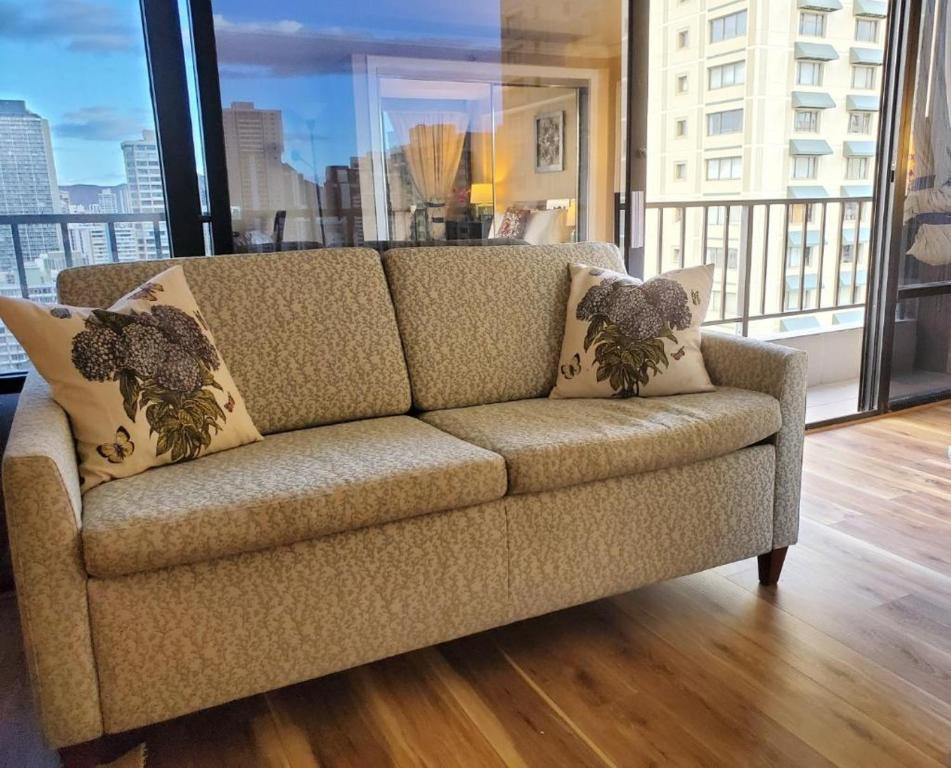 Vacation Rental Studios at Royal Garden Waikiki - Queen Studio