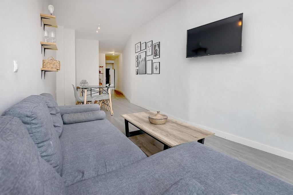 Televízia a/alebo spoločenská miestnosť v ubytovaní Apartamento San Pedro en casco histórico