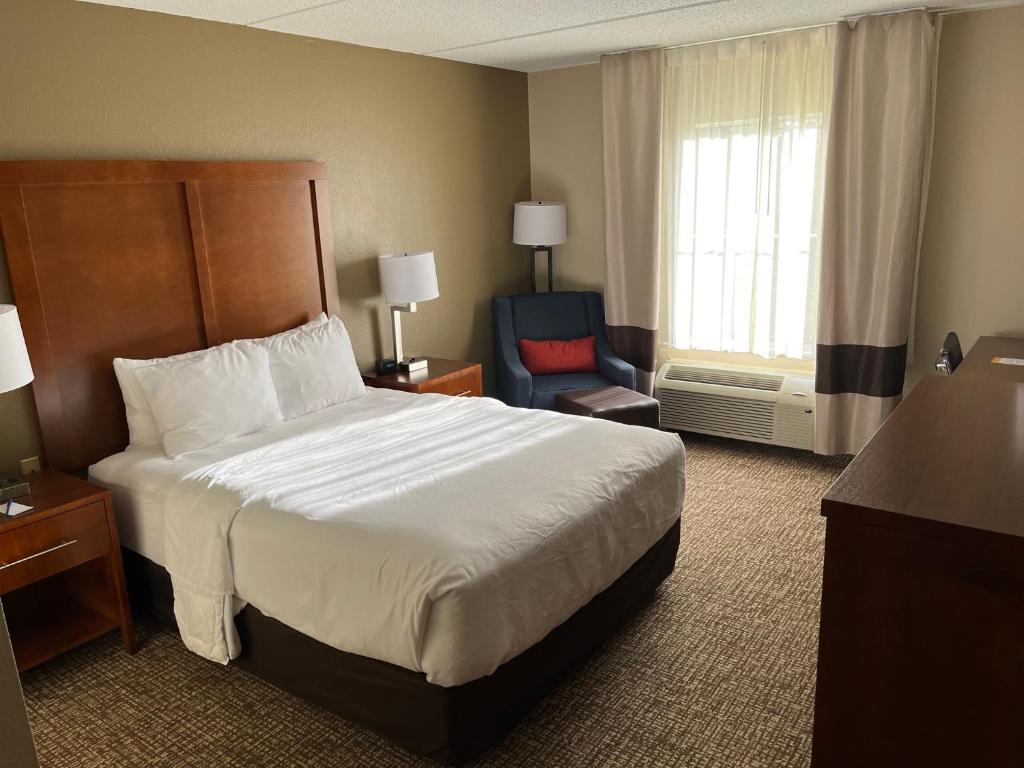 Wingate by Wyndham Clearfield photo