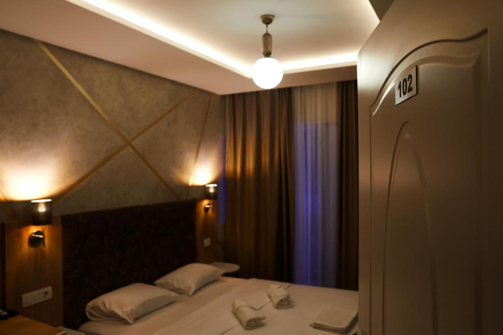 Postel nebo postele na pokoji v ubytování Amico Hotel