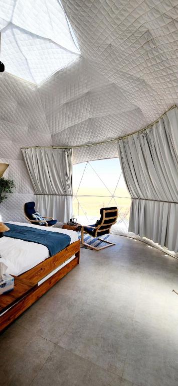 Letto o letti in una camera di Starry Domes Desert Camp