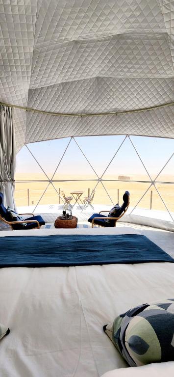 Letto o letti in una camera di Starry Domes Desert Camp