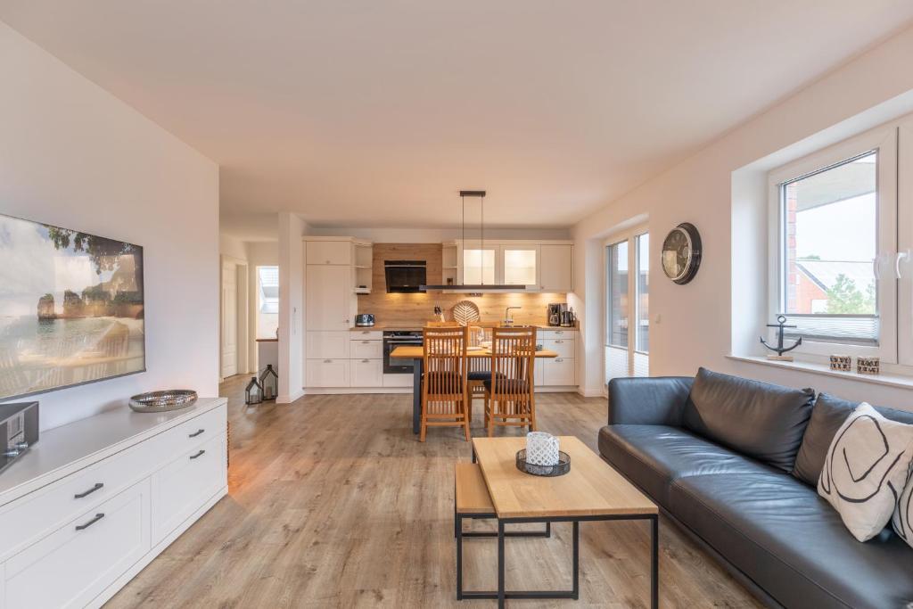 a living room with a couch and a table at Getidenhus Emma in Sankt Peter-Ording