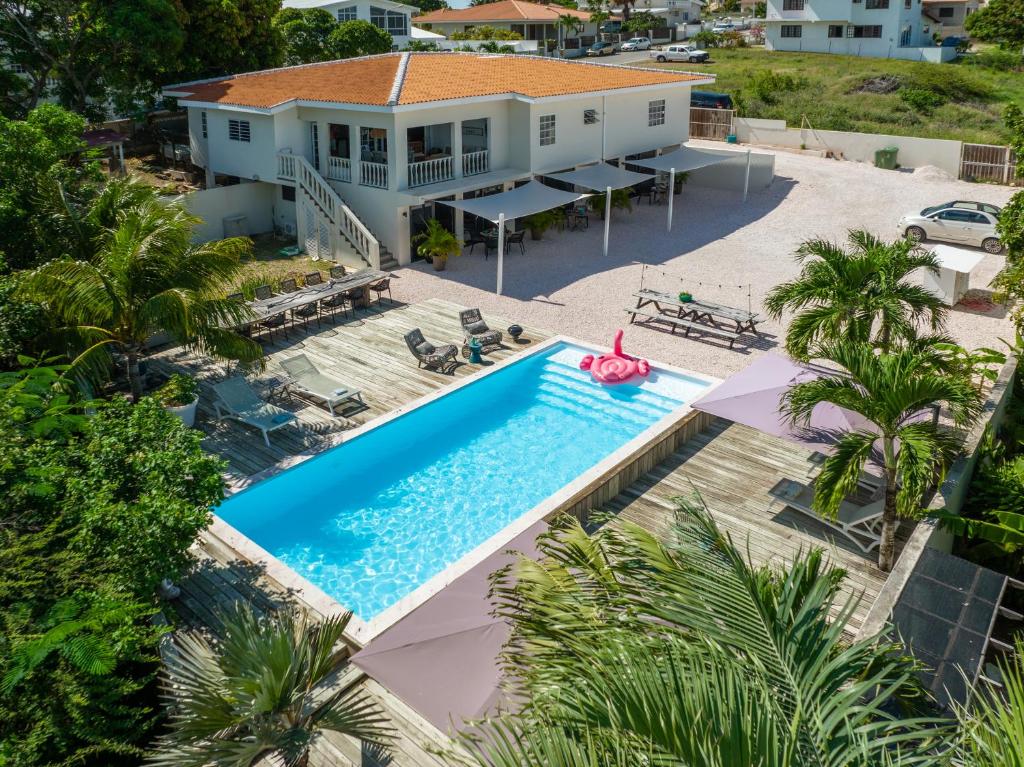 Bazén v ubytování INDIGO Apartments & Suites - 'Adults Only' nebo v jeho okolí