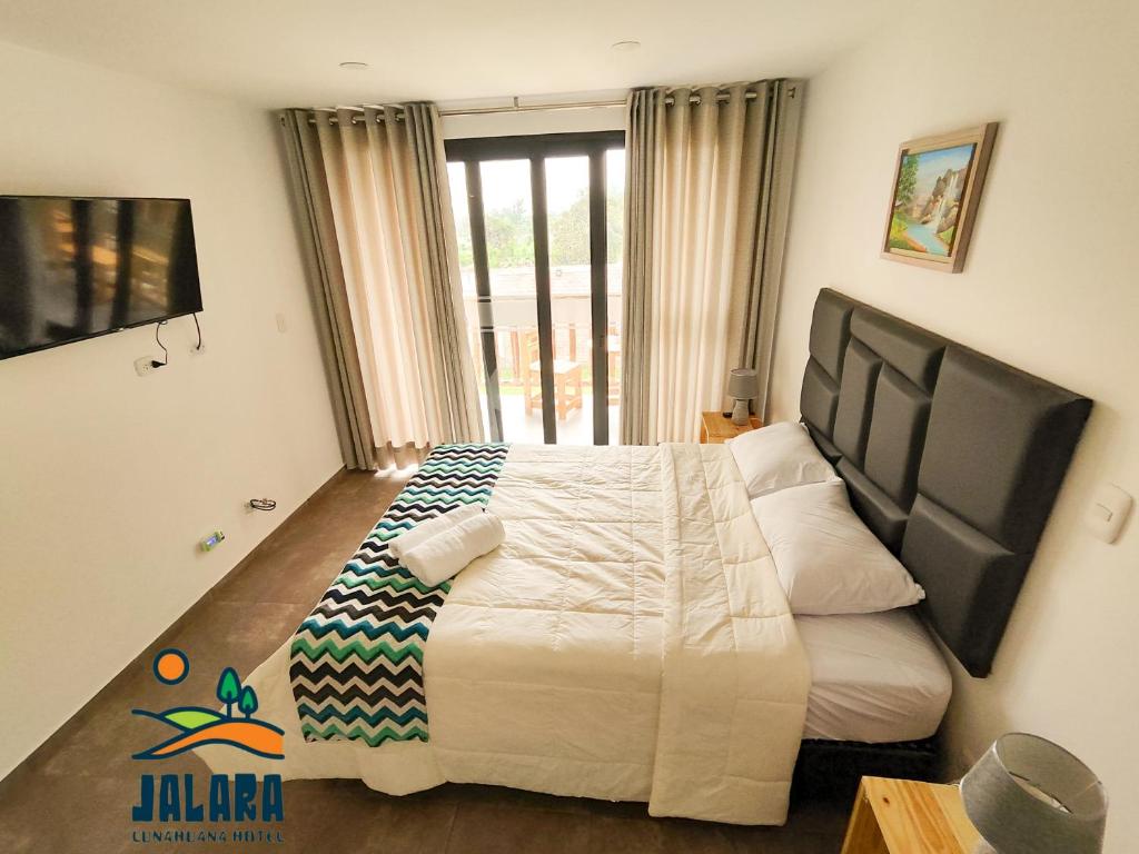 Postel nebo postele na pokoji v ubytování Jalara Lunahuaná Hotel
