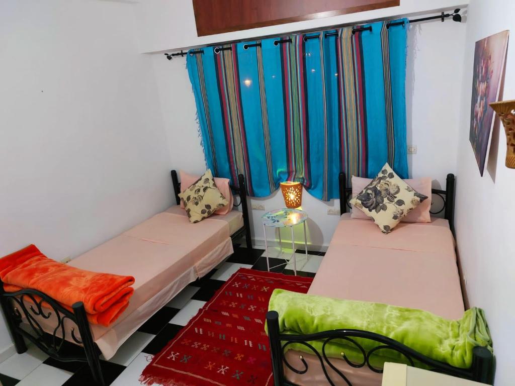 Letto o letti in una camera di Dar Rita