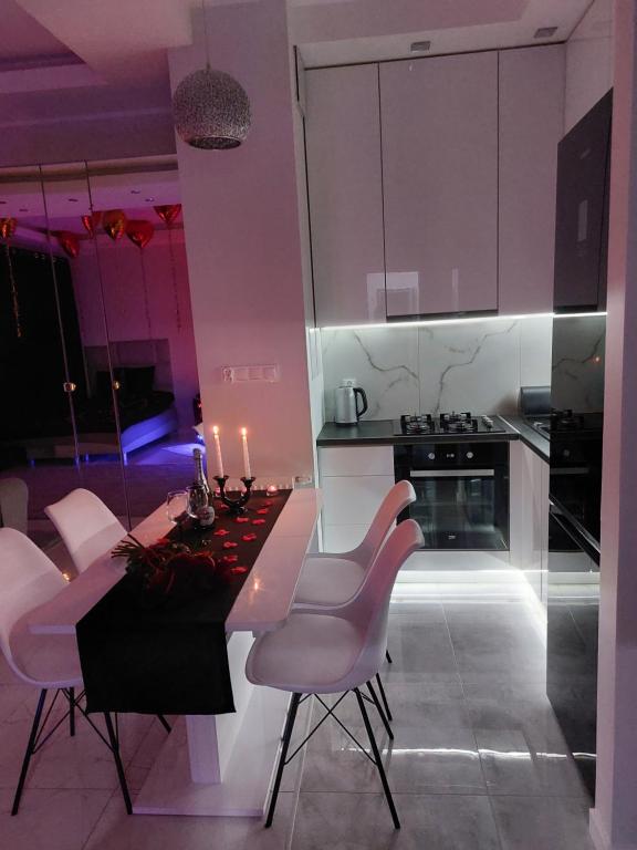 Kuchyň nebo kuchyňský kout v ubytování MP Apartament Białystok Jacuzzi