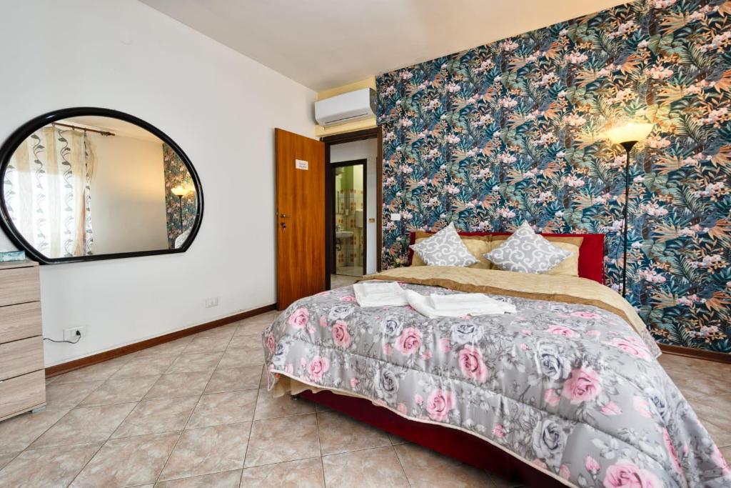 Łóżko lub łóżka w pokoju w obiekcie Venice Grand Canal Apartment