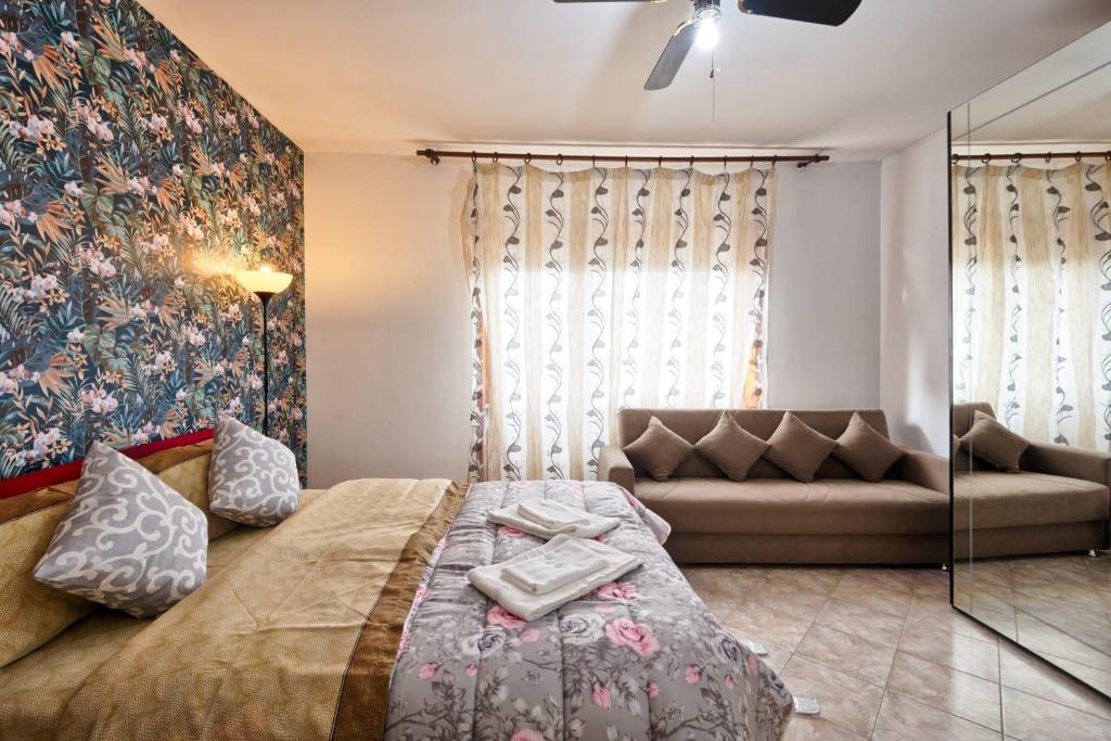 Łóżko lub łóżka w pokoju w obiekcie Venice Grand Canal Apartment
