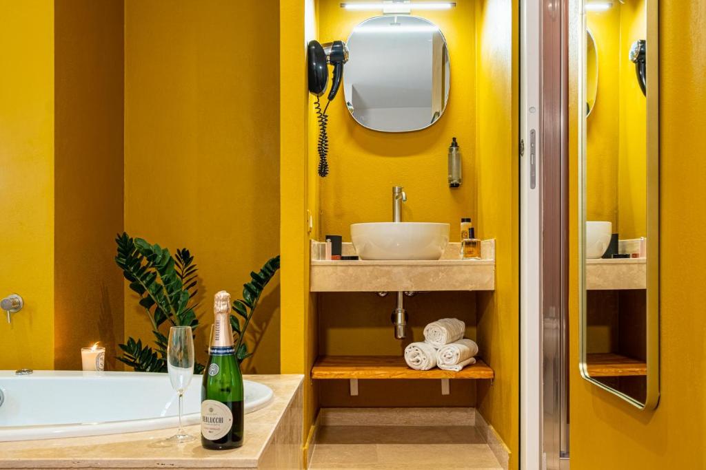 a bathroom with a sink and a bath tub at MyTinyHome Festina Lente in Rome