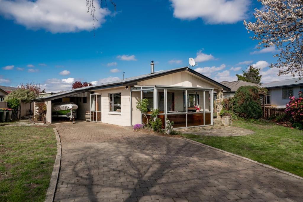 The Sunhaven - Cromwell Holiday Home - Housity