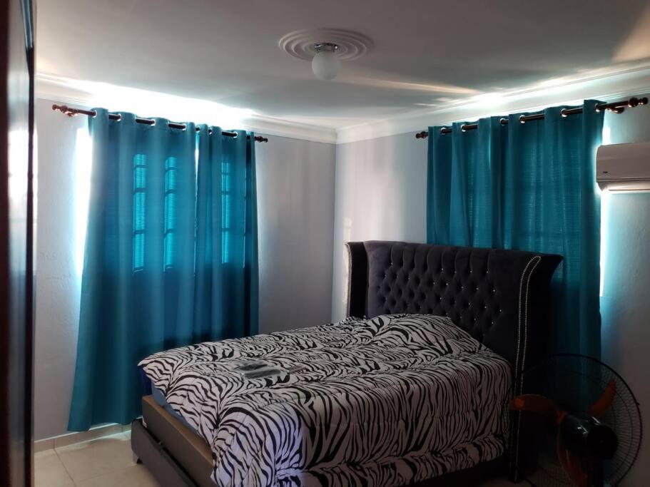 Cama ou camas em um quarto em SFM-3 Big bedrooms, Wifi, AC/TV & hot water