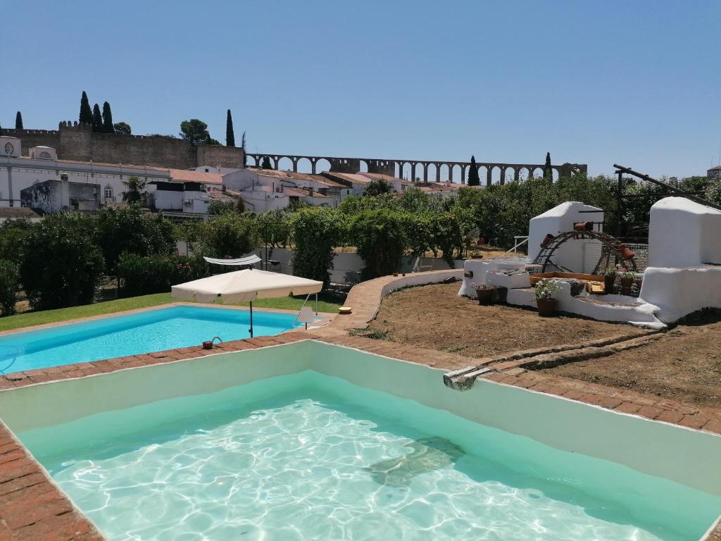 a swimming pool in the middle of a resort at Horta das Laranjas in Serpa