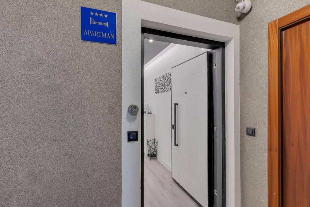 Fotografia z galérie ubytovania Apartments by the sea Makarska - 20196 v destinácii Makarska