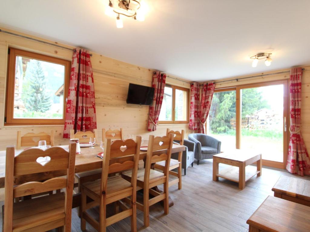 a dining room and living room with a table and chairs at Appartement Lanslebourg-Mont-Cenis, 4 pièces, 8 personnes - FR-1-508-38 in Lanslebourg-Mont-Cenis