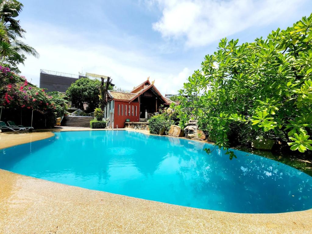 Bazén v ubytování Kata Garden Resort SHA Extra Plus nebo v jeho okolí