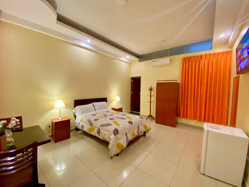 Postel nebo postele na pokoji v ubytování Hotel Las Palmeras