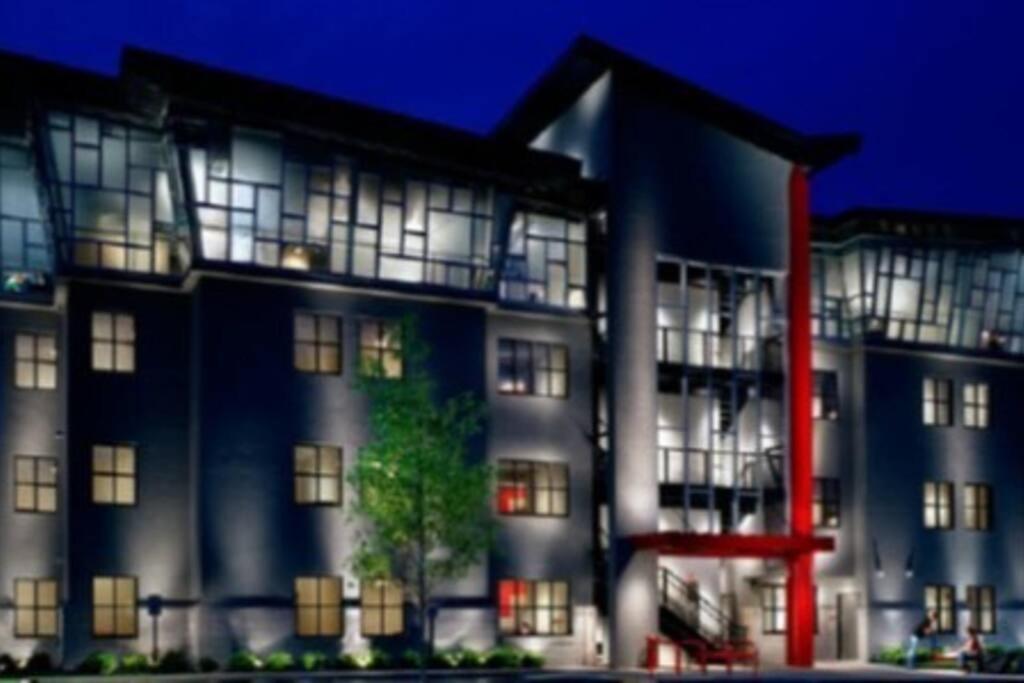 Midtown Flat near Overton Park & Downtown Memphis - Housity
