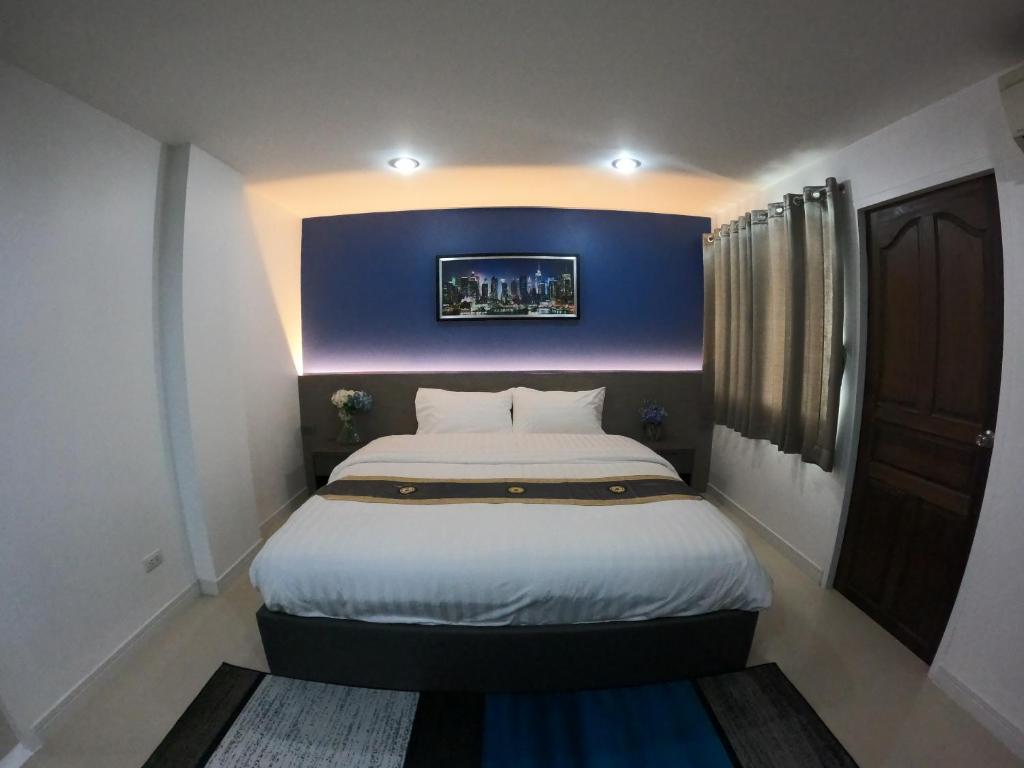 Postel nebo postele na pokoji v ubytování Poonsuk Place Hotel
