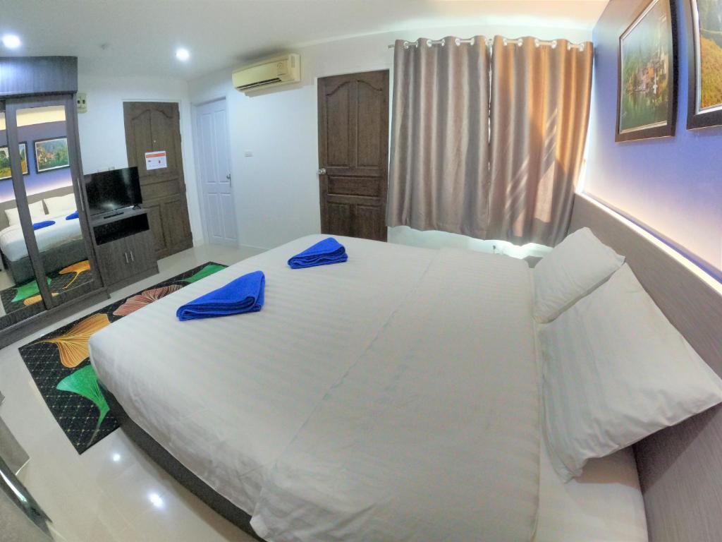 Postel nebo postele na pokoji v ubytování Poonsuk Place Hotel