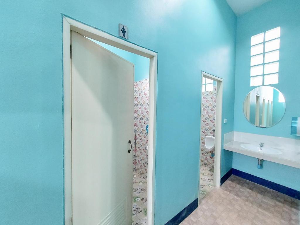 Khao Sok Backpacker Hostel - 4